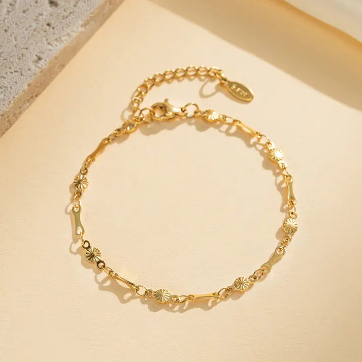 Gold Whisper Bracelet Bareeq