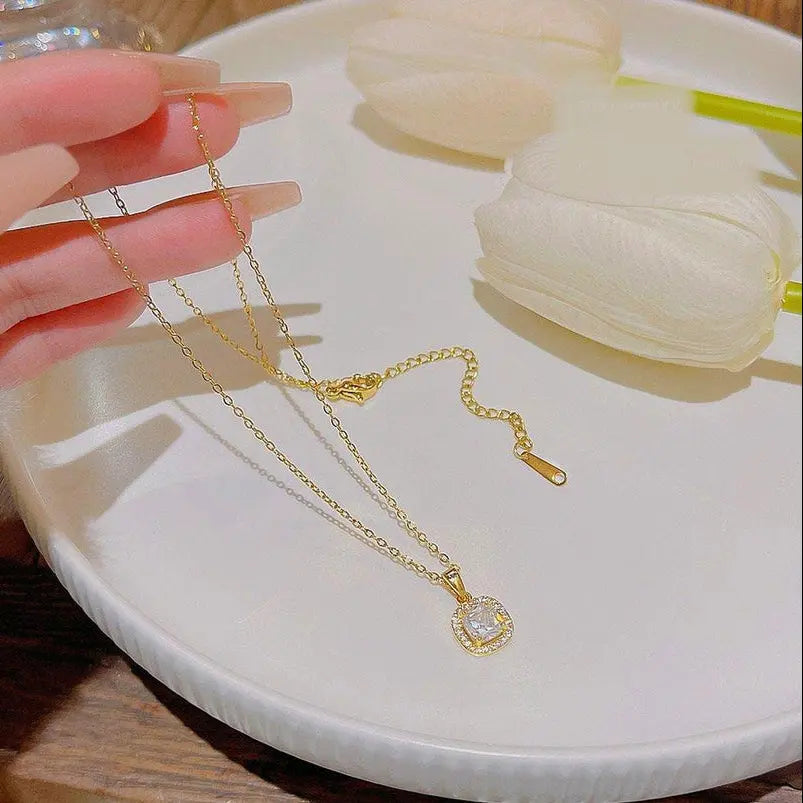 Gold Solitaire Dot Bareeq